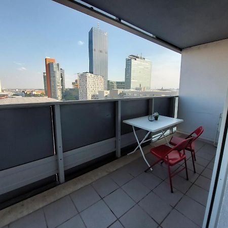 Tower Apartment With Private Terrace Next To Uno Viena Exterior foto