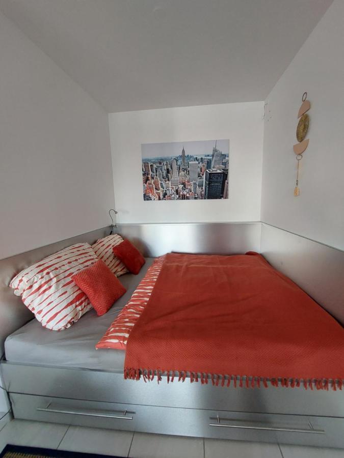 Tower Apartment With Private Terrace Next To Uno Viena Exterior foto