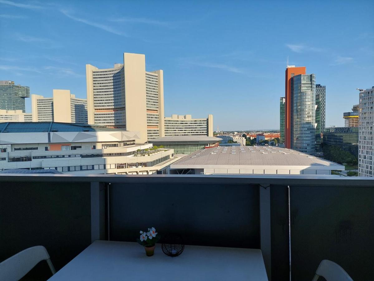 Tower Apartment With Private Terrace Next To Uno Viena Exterior foto